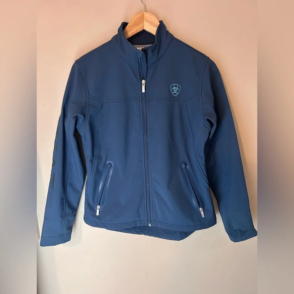 NWOT Women’s Ariat Team Softshell Jacket Deep Petroleum Blue Size M Western - Picture 3 of 15